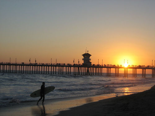 File:Huntington Pier Surfer.jpg