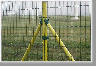 File:Euro fence 05.jpg