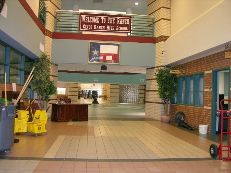 File:CincoEntrance.jpg