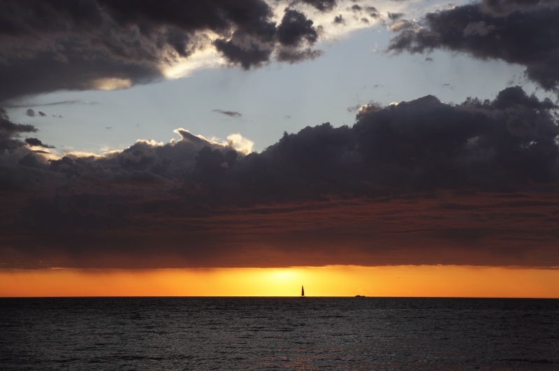 File:Sailboat on Horizon.jpg