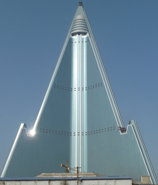 File:Ryugyeong Hotel on February 2011.jpg