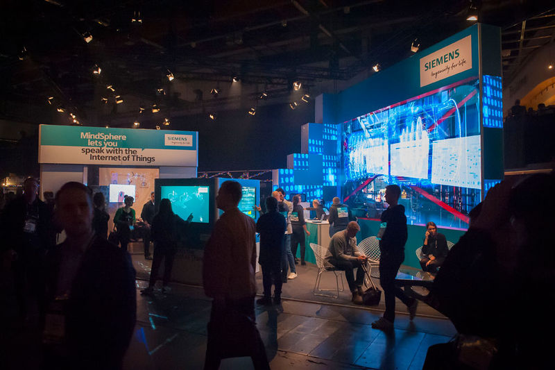 File:LED-trade-show-displays.jpg