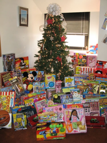 File:Inventhelp toys for tots.jpg