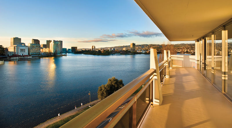 File:1200LakeshoreView.jpg