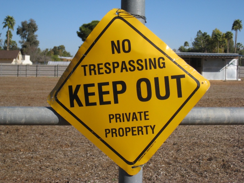 File:Keep out.jpg