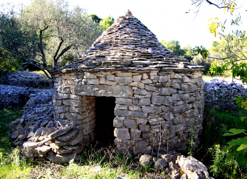 File:Zuvella Trullo.jpg