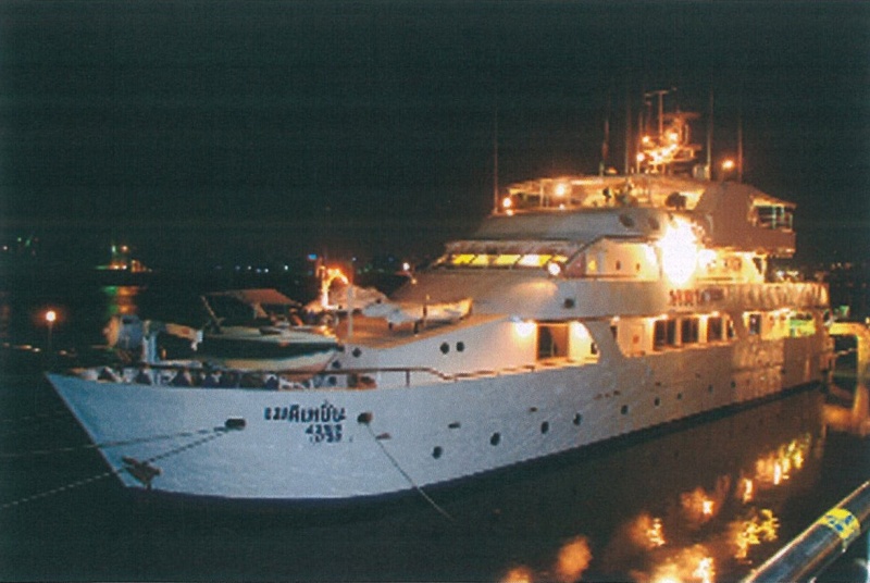 File:Yatch.jpg